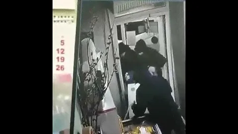 В Приморье в пгт. Новошахтинский из магазина украли денежный терминал за 13 секунд